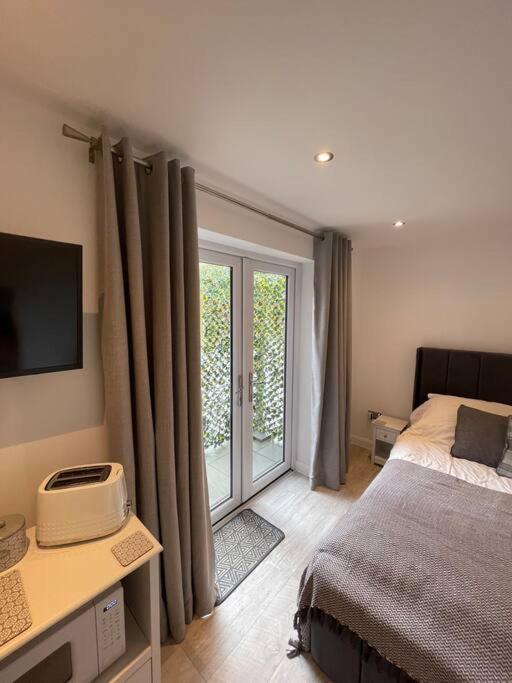 Modern Stylish Studio Flat Near Leigh On Sea. Hadleigh  Buitenkant foto
